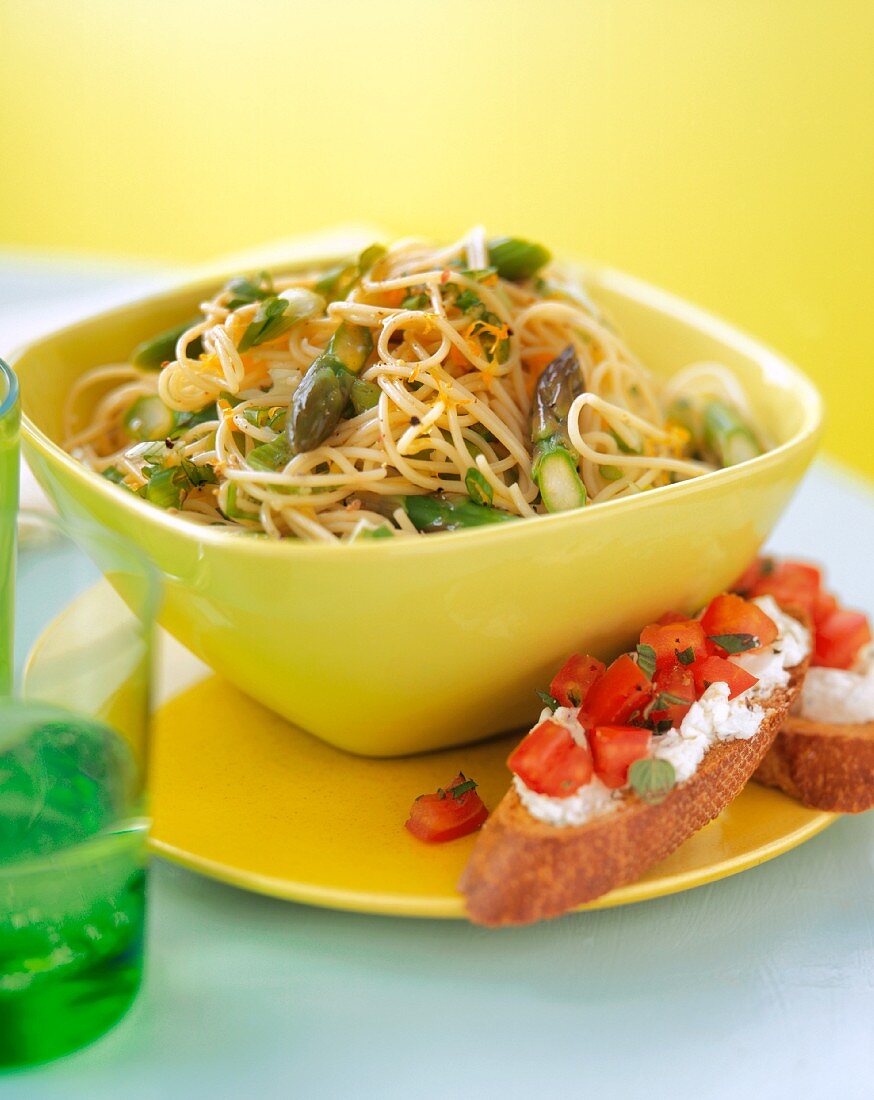 Spaghetti Tossed with Asparagus in a Square Bowl with Bruschetta