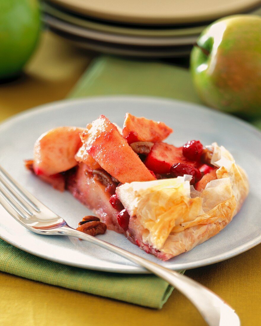 Filloteiggebäck mit Äpfeln und Cranberries