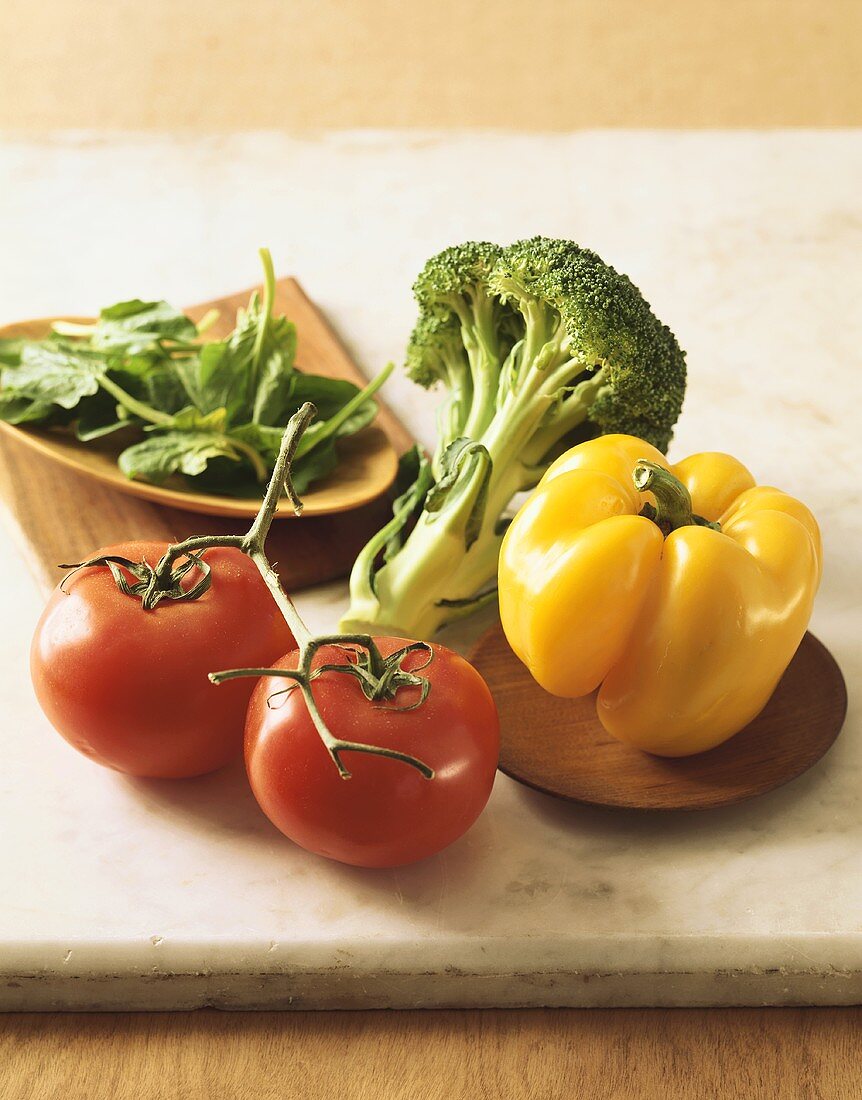 Fresh tomatoes, broccoli and yellow bell pepper