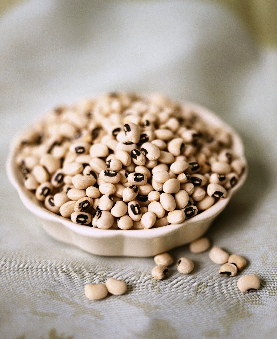 Black-eyed peas in a shallow bowl