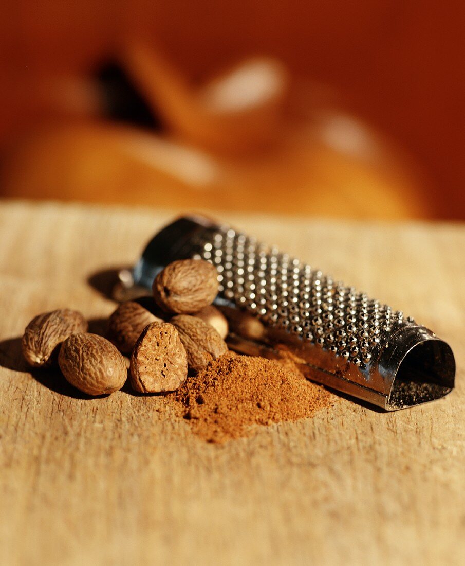 Nutmeg: whole, half and ground with grater
