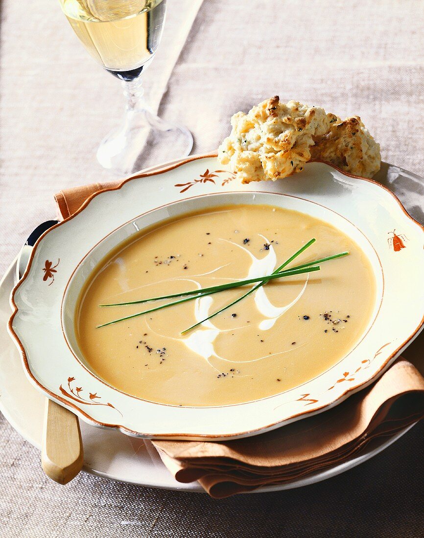 Kürbiscremesuppe mit Schnittlauch