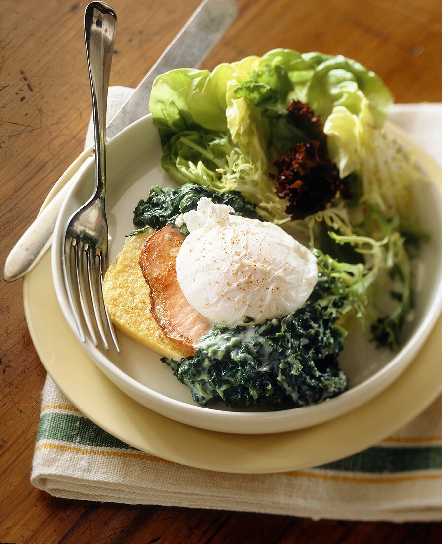 Poached egg with ham on slice of polenta