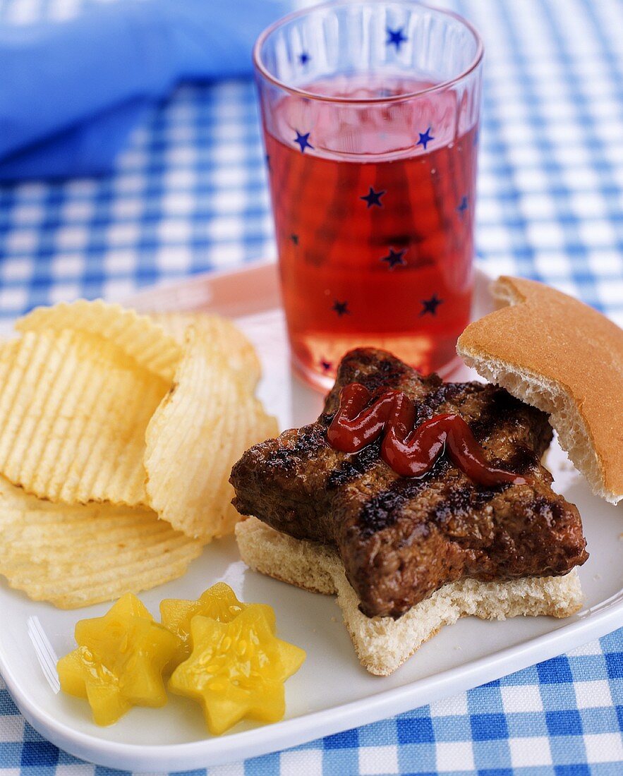 Star-shaped Vienna steak with potato crisps