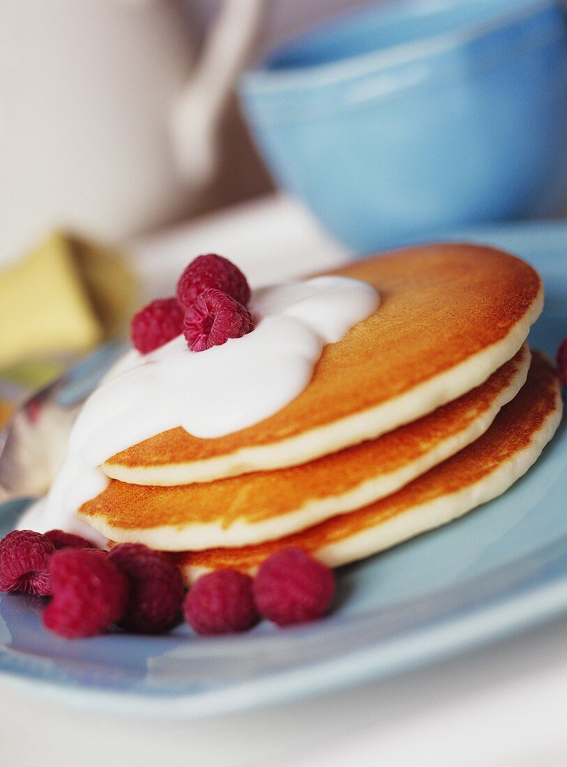 Pancake mit Joghurt und Himbeeren