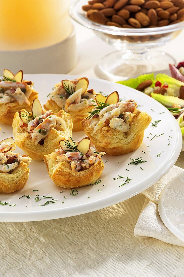 Puff pastry appetisers with almonds