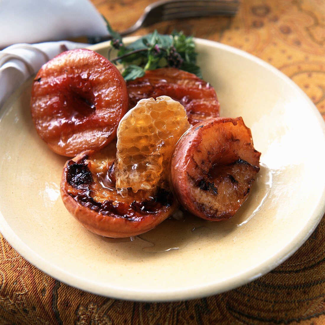 Grilled peaches with honey