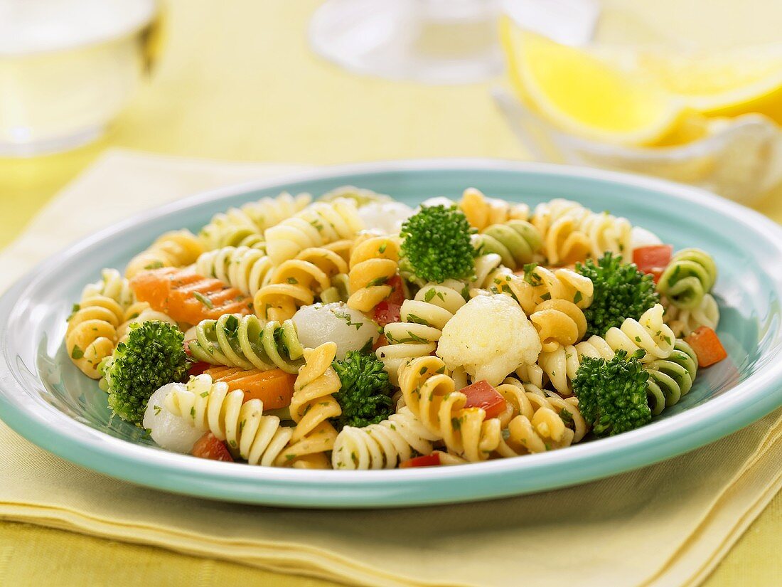 Coloured rotini with vegetables