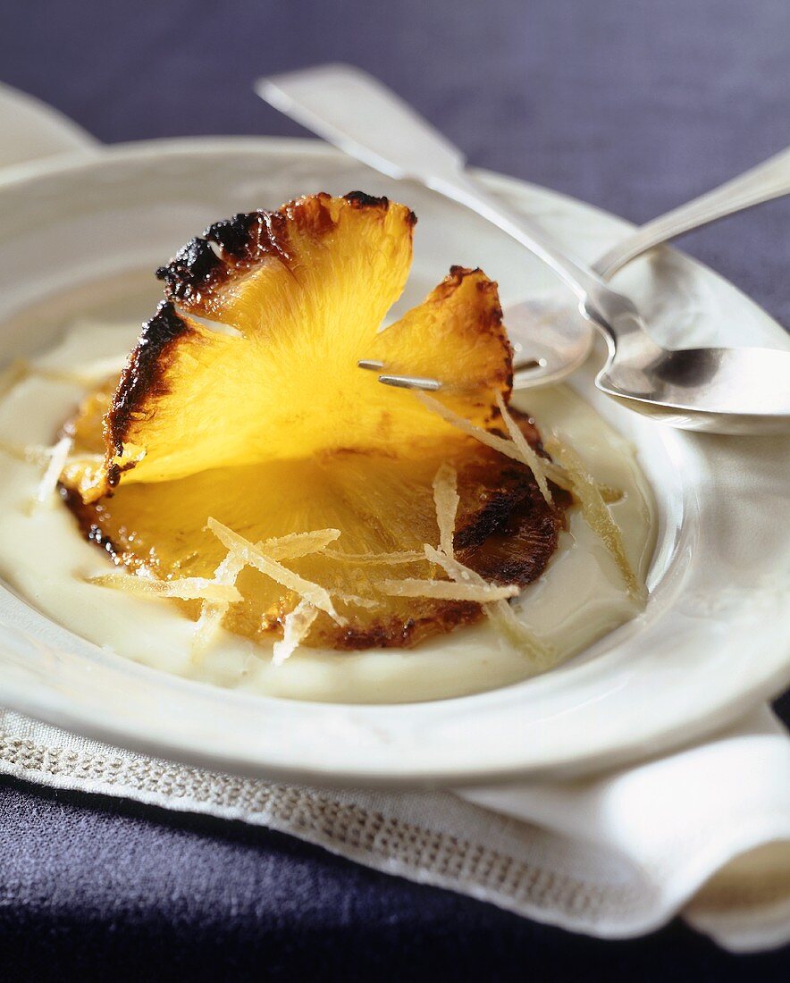 Grilled pineapple in vanilla cream