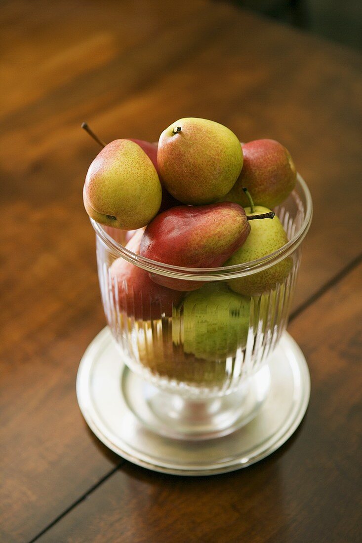 Ripe pears in glass bowl