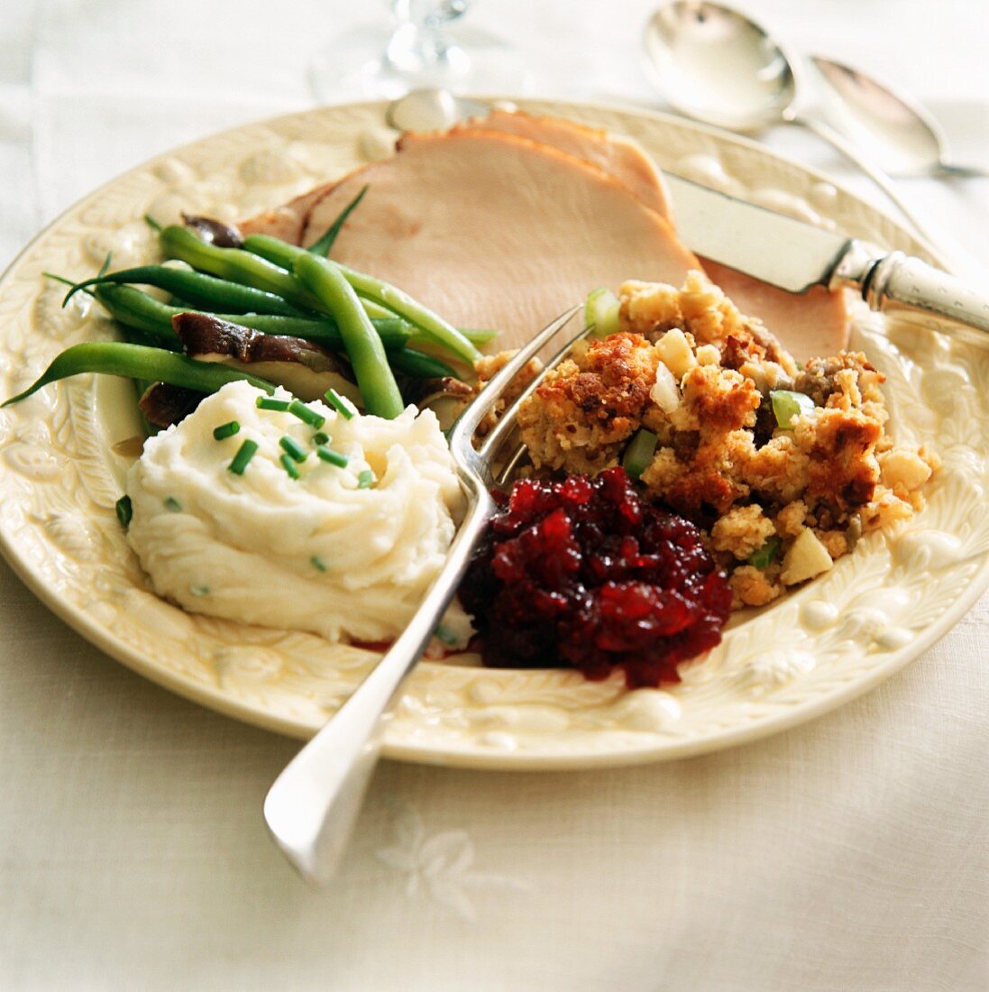 Turkey slices with accompaniments for Thanksgiving (USA)