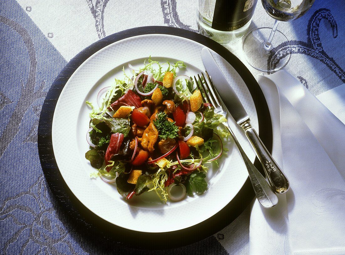 Salat mit gebratenen Pfifferlingen