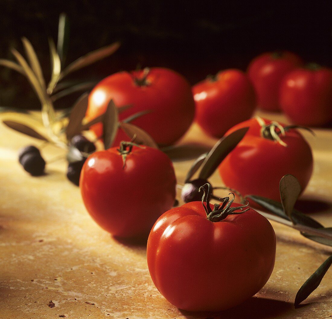 Tomaten und Olivenzweig