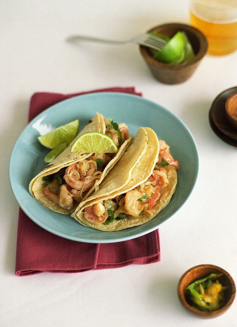 Tacos mit Shrimps und Limetten