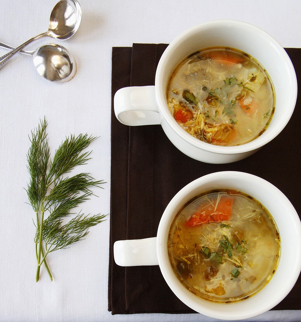 Zwei Tassen Hühnersuppe