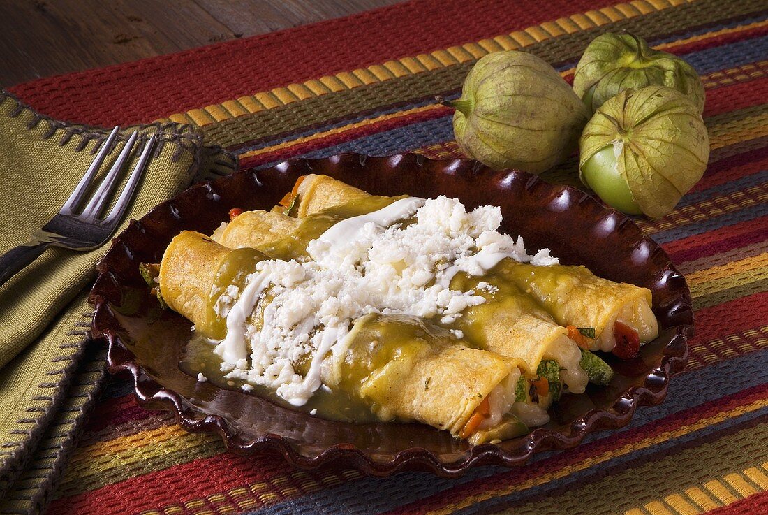Enchiladas mit Käse und Salsa verde (Mexiko)