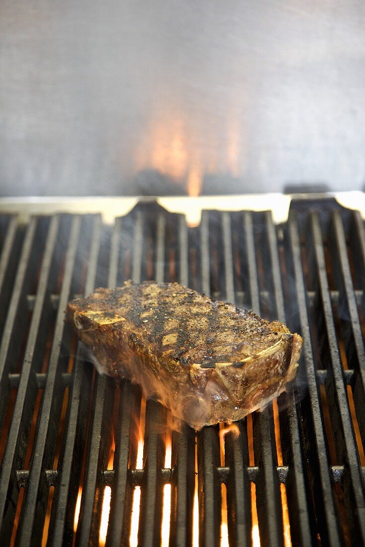 Sirloin-Steak auf dem Grill