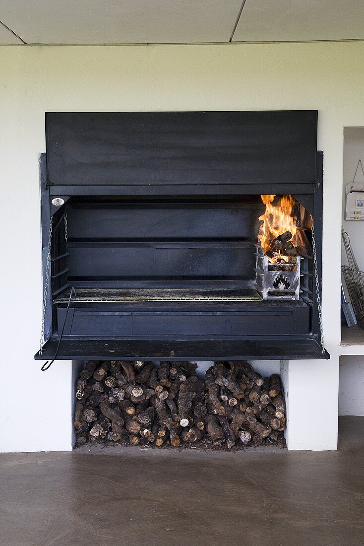 Braai (Grill mit Holzfeuer, Südafrika)