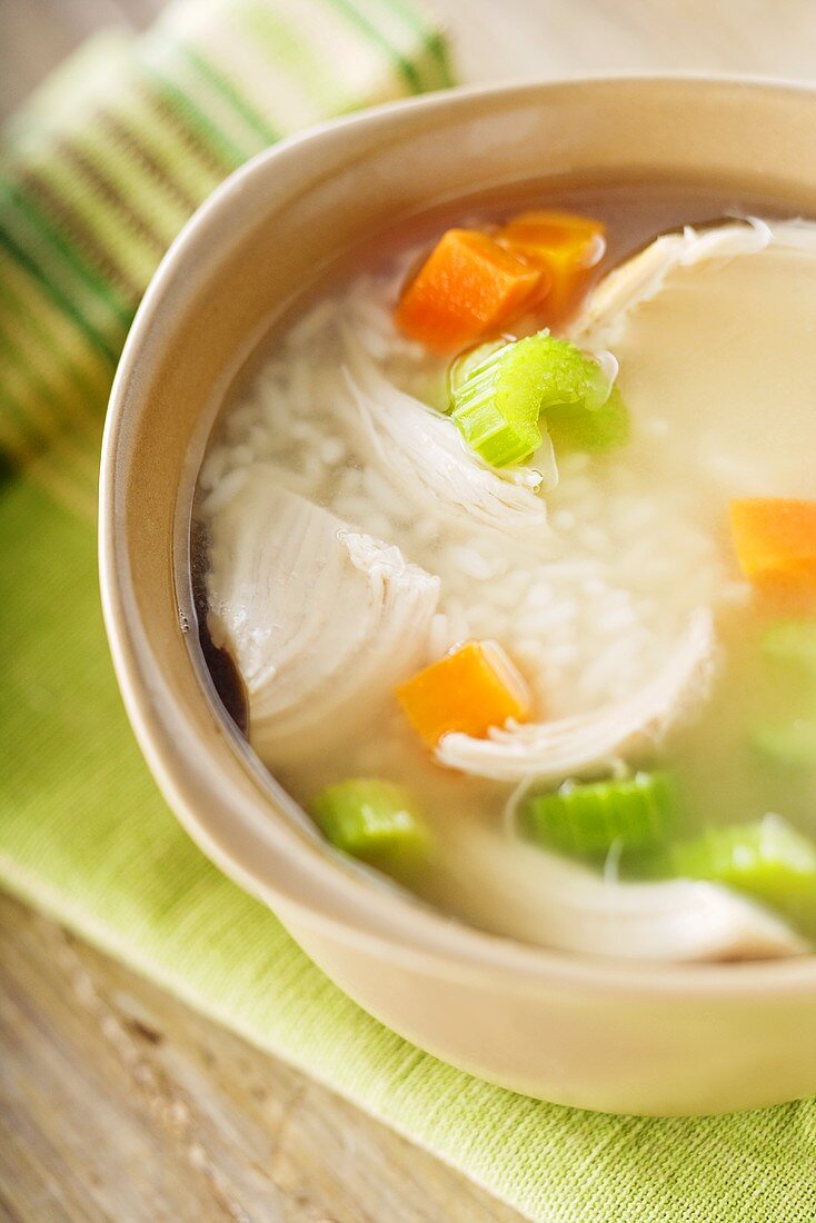 Schale Hühnchen-Reis-Suppe