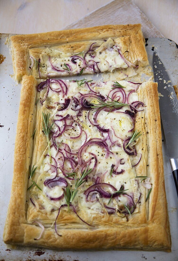 Käse-Zwiebel-Tarte mit Rosmarin