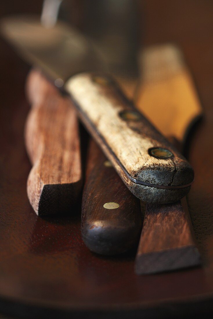 Alte Messer mit Holzgriffen