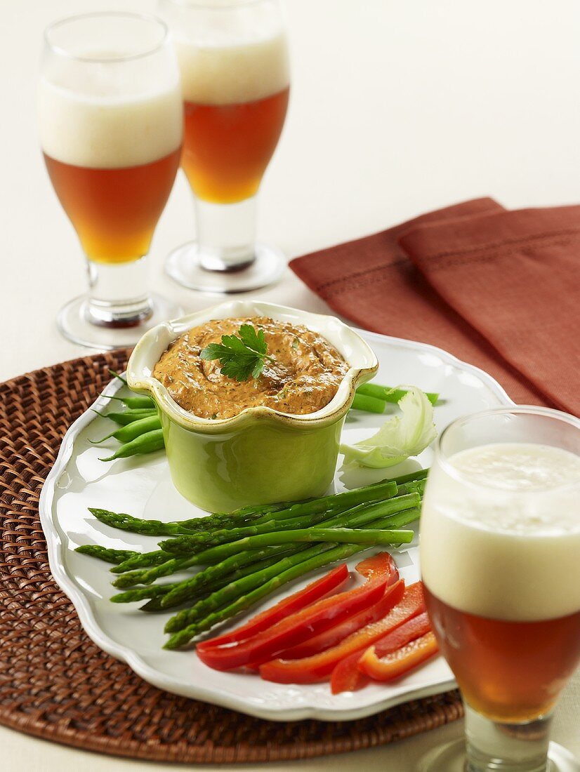 Creamy Peperonata Dip with Vegetables; Pumpkin Ale Beer