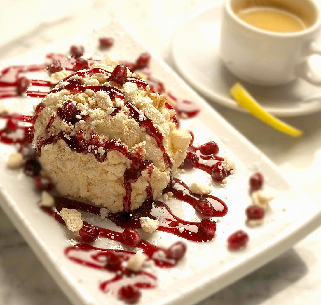 Meringa alla melagrana (meringue and pomegranate sauce, Italy)