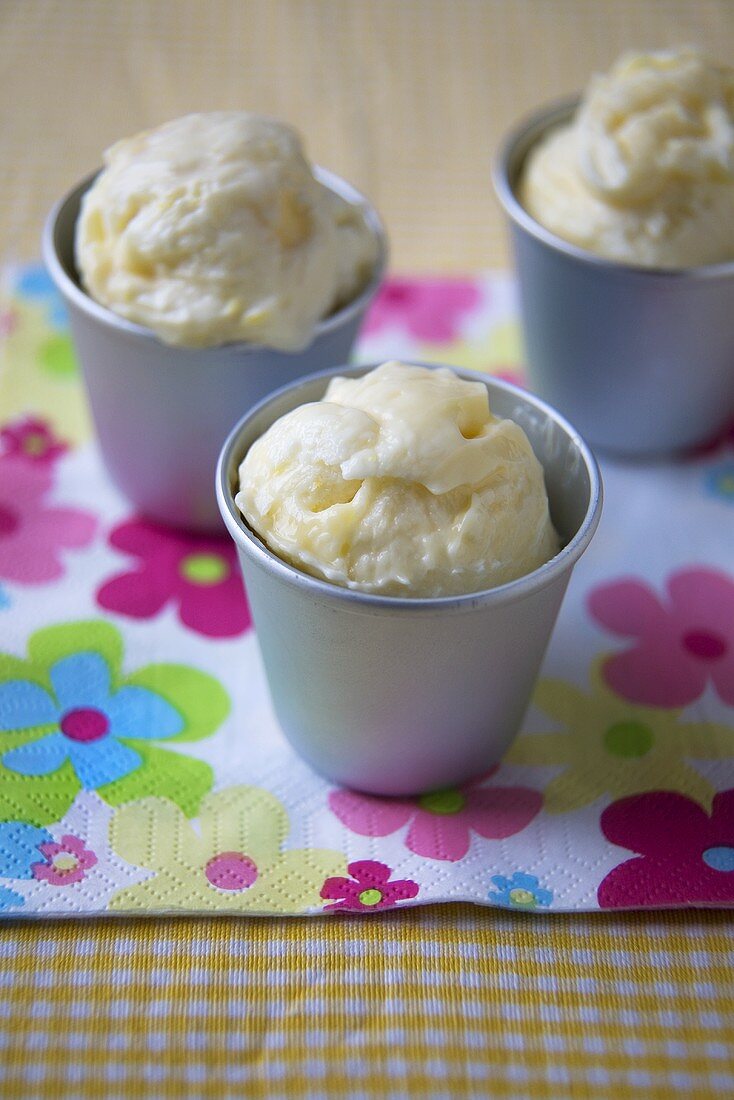 Lemon-Curd-Eis mit Joghurt