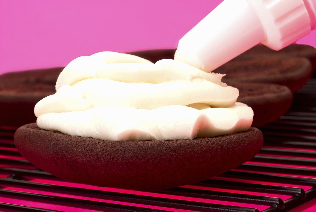 Whoopie Pie mit Creme füllen (USA)