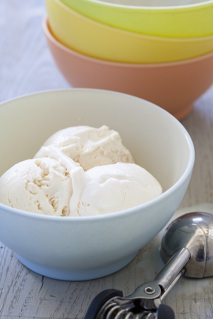 Bowl of Vanilla Ice Cream; Ice Cream Scoop; Stacked Bowls