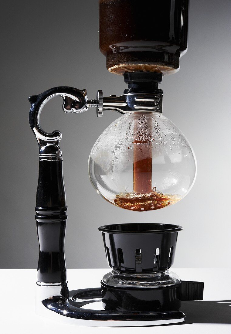 Vakuum-Kaffeemaschine mit Kaffee