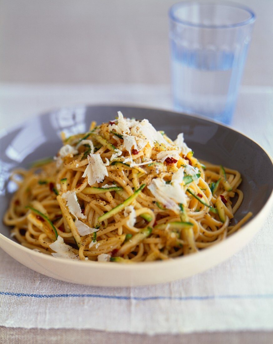 Linguine mit Zuchini und Parmesan