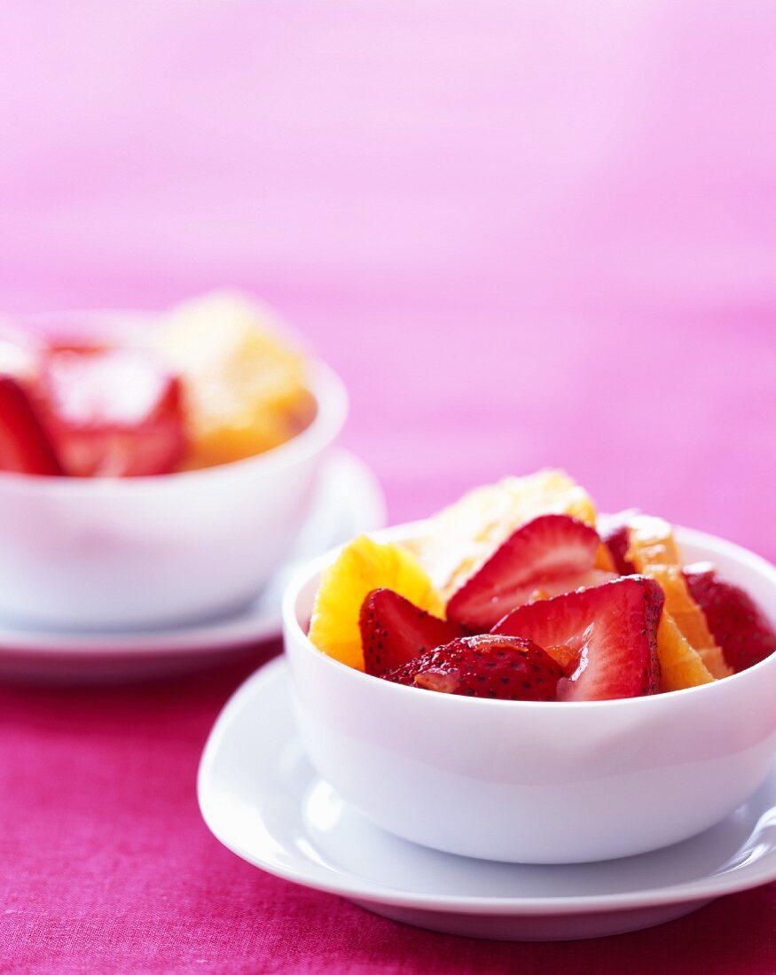 Frischer Obstsalat mit Erdbeeren