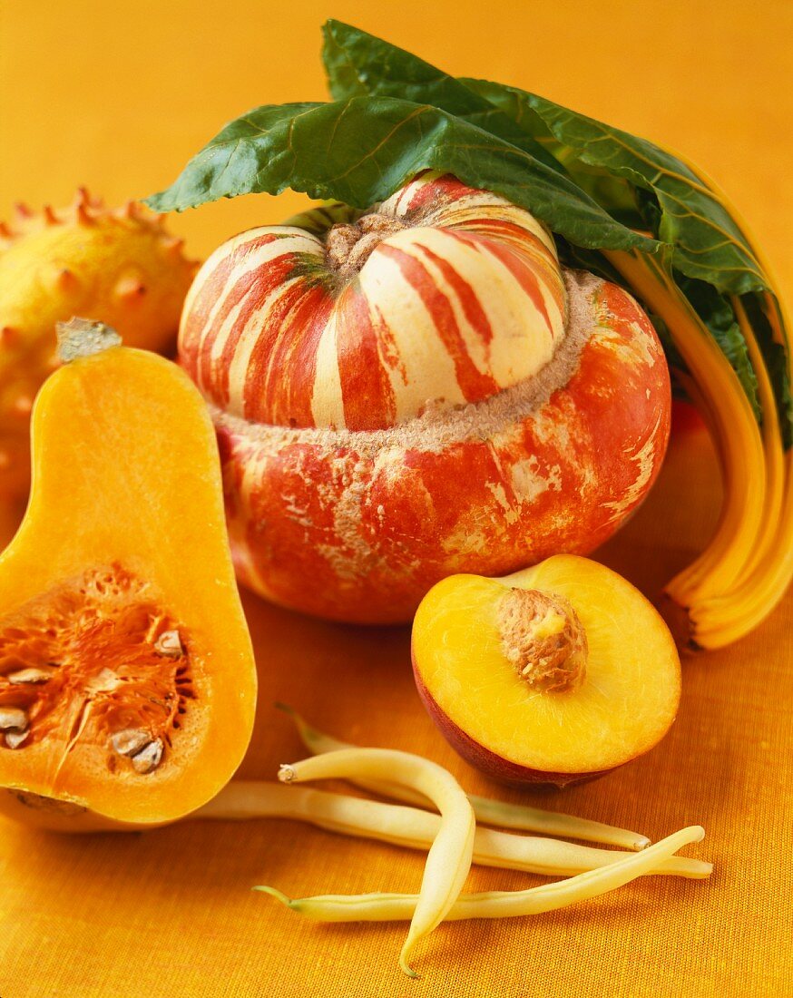 Gelbe und orangefarbene Gemüse- und Obstsorten