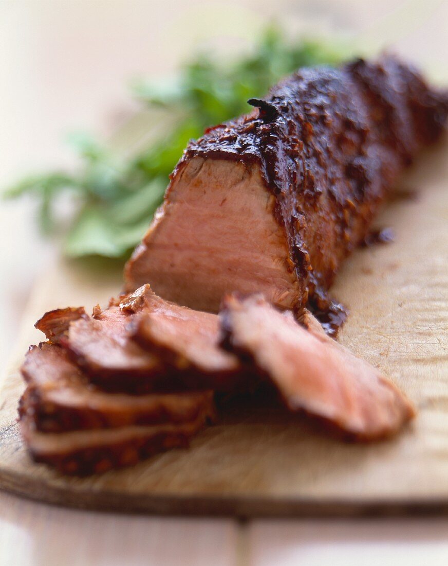 Glasiertes Schweinefilet, angeschnitten