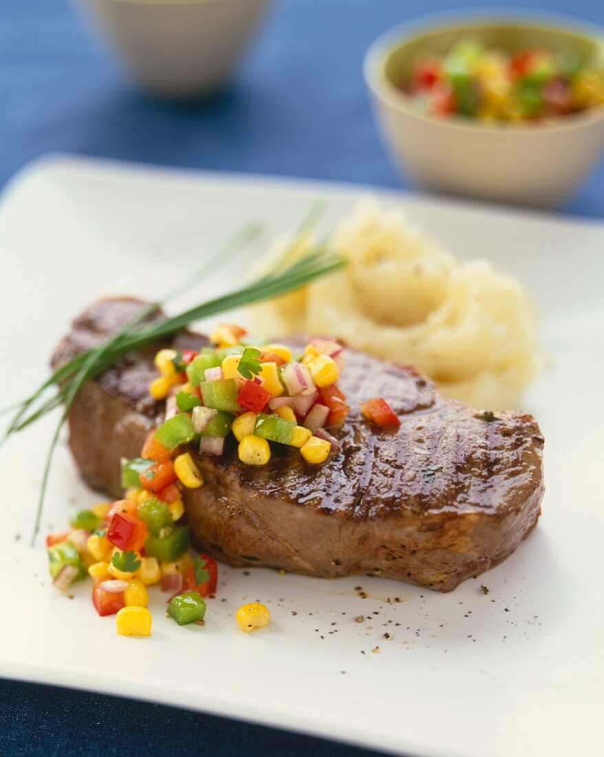 Ribeye Steak mit Maissalsa und Kartoffelpüree