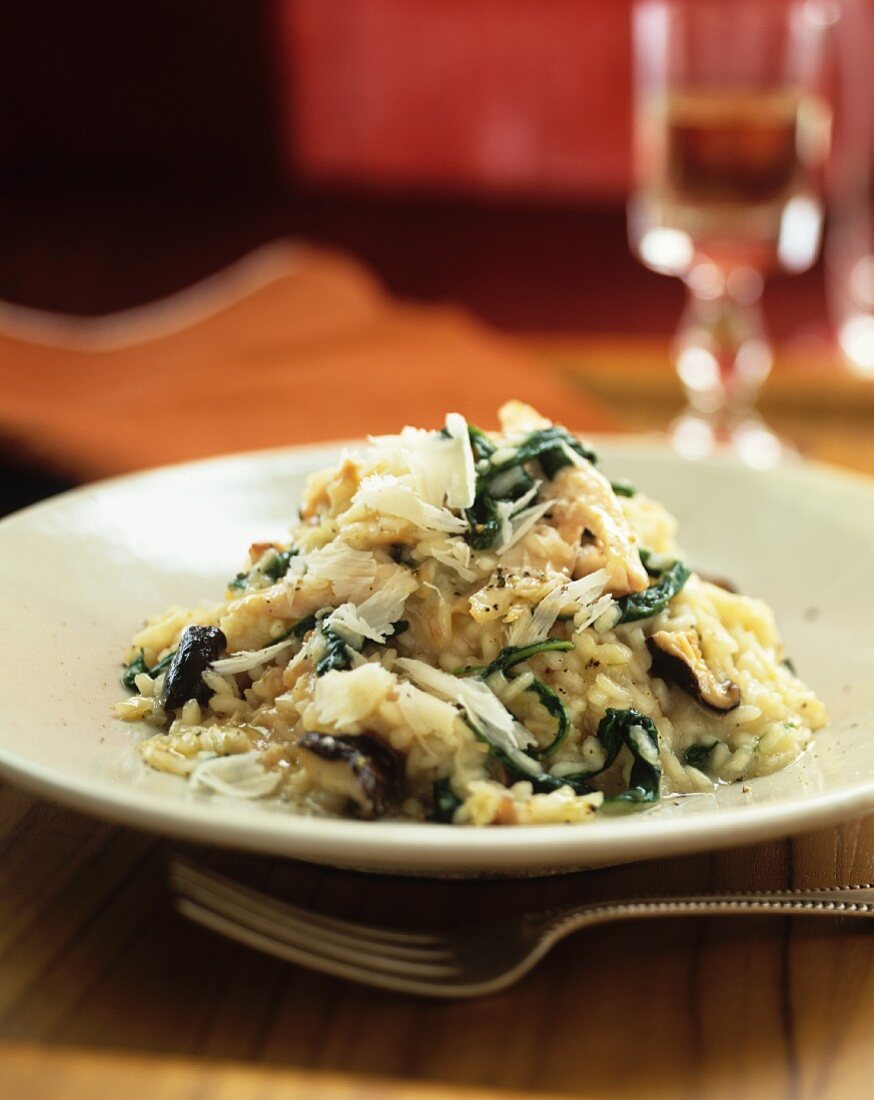Spinach risotto with mushrooms and Parmesan