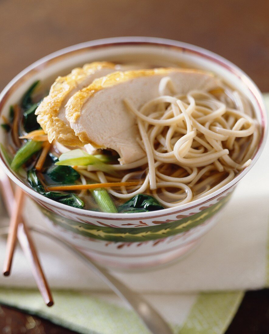 Nudelsuppe mit Hähnchen (Asien)