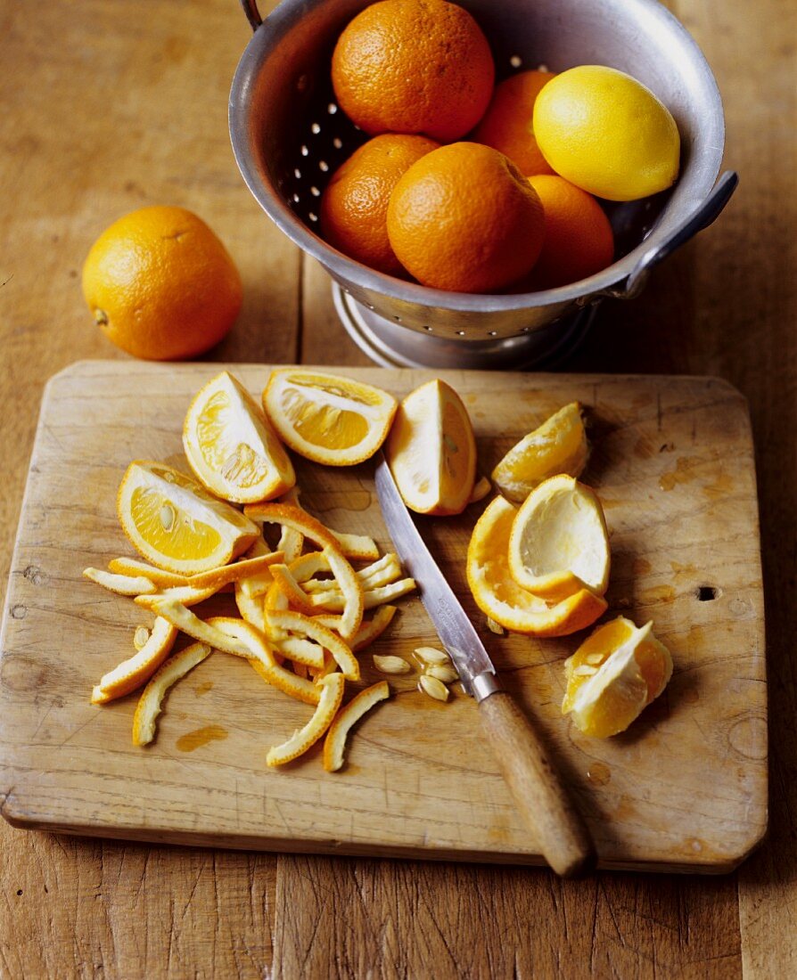 Orangen schälen (für Orangenmarmelade)