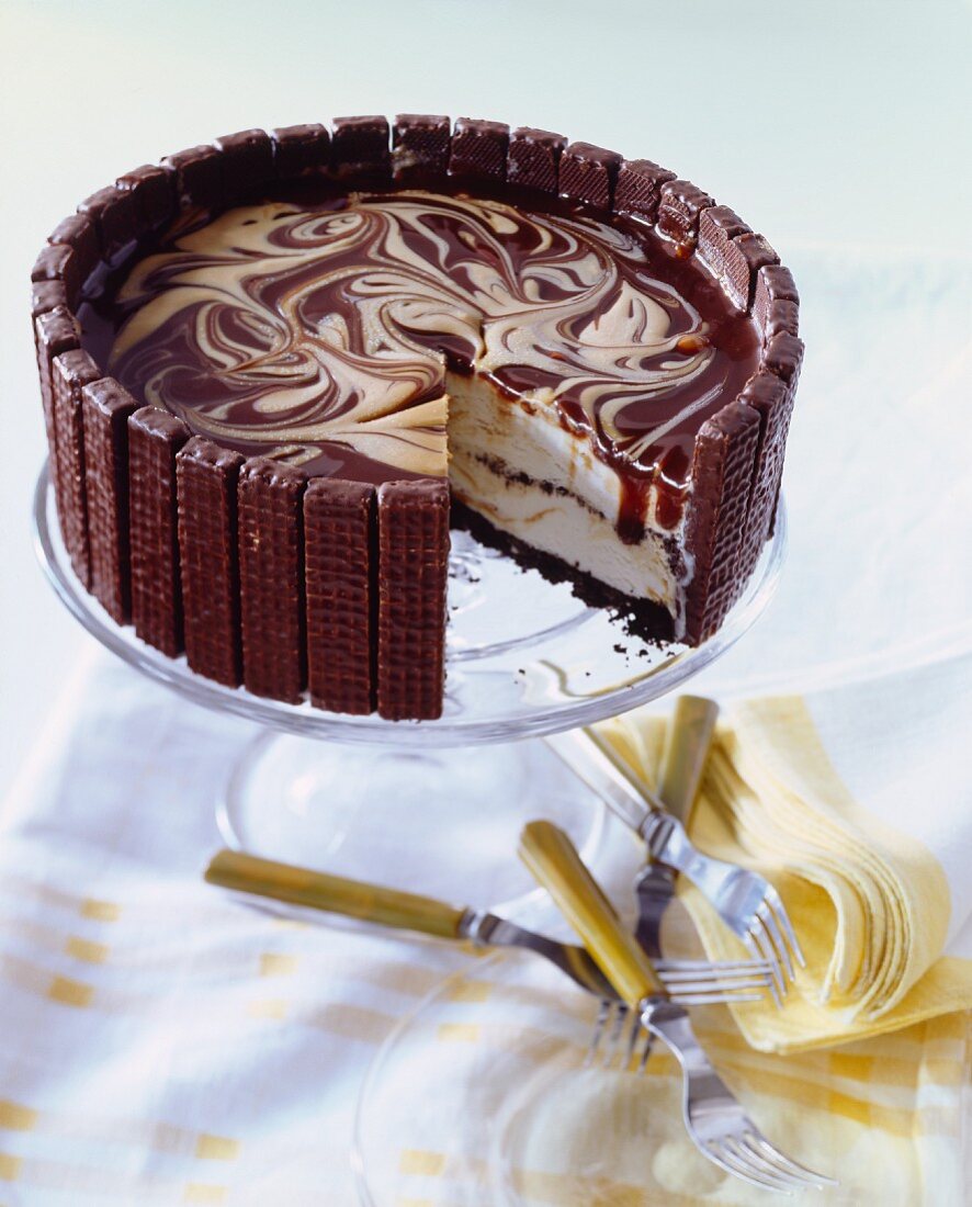 Marmor-Cheesecake mit Waffelrand