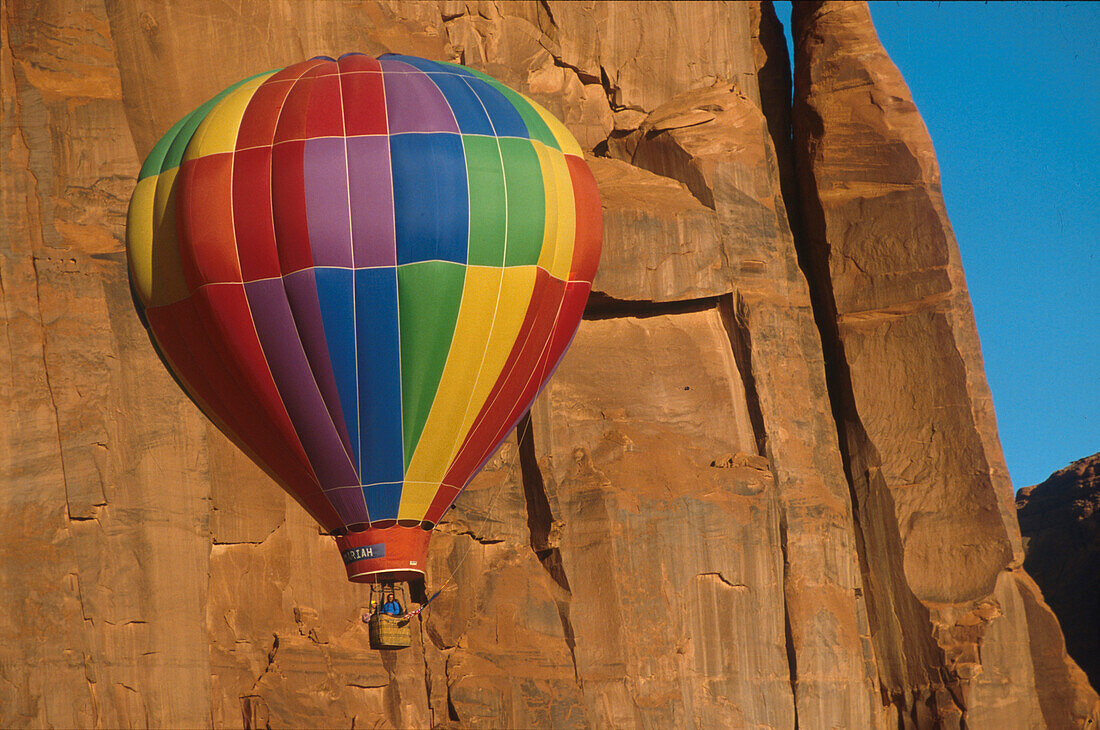 Hot air balloon rallye at Monument Valley, Arizona, USA, America