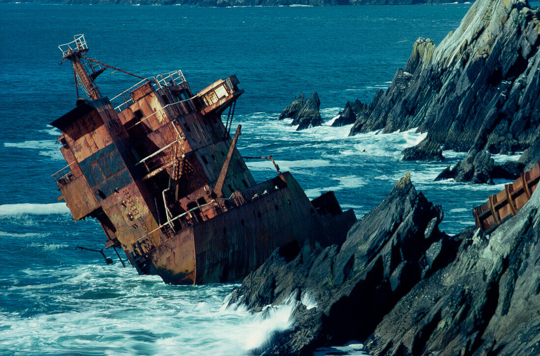 Shipwreck of M.V. Ranga, Dunmore Head, close to Coumeenole Beach, near Slea Head on the Dingle Peninsula, Co. Kerry, Ireland