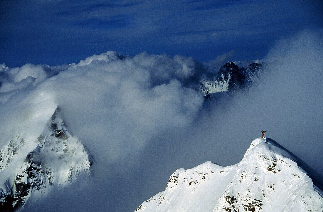 Bergsteiger auf Gipfel, Eiger Berner Oberland, Schweiz, Europa