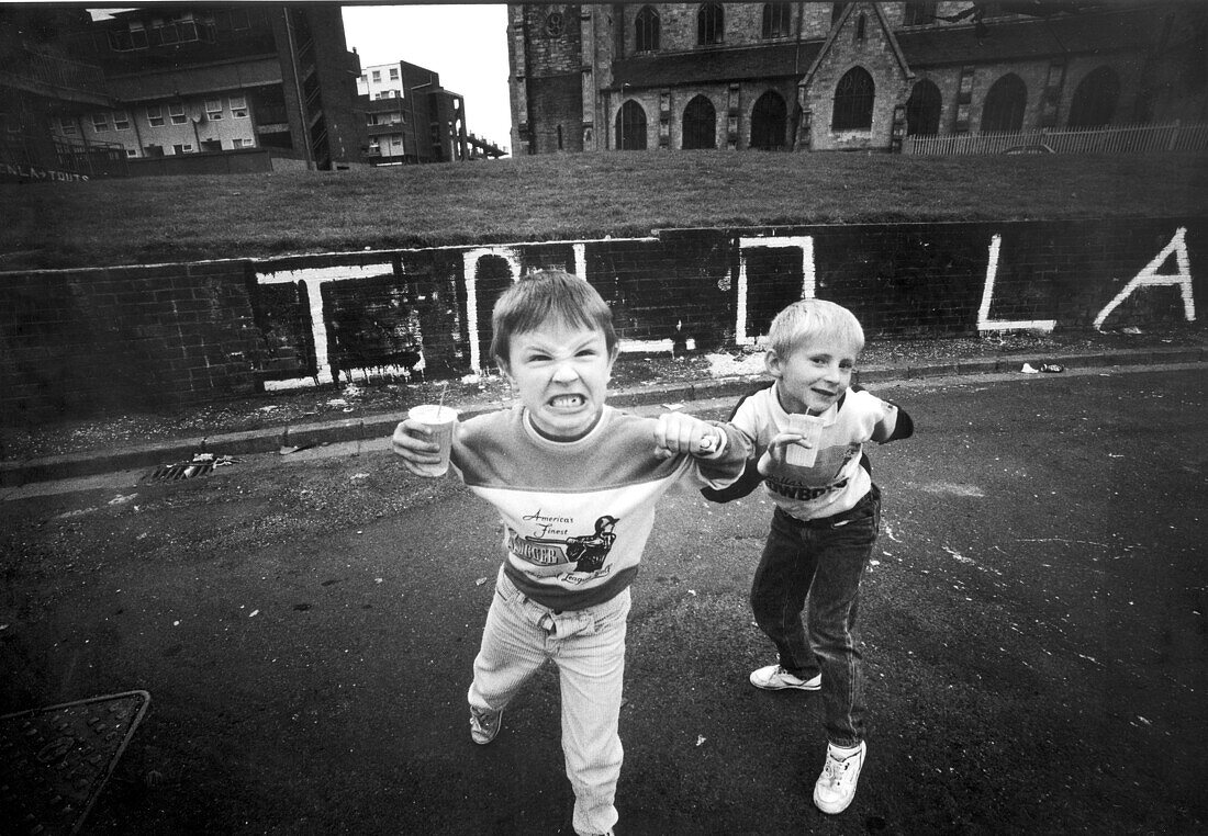 Kinder im IPLO Land, Belfast, Irland