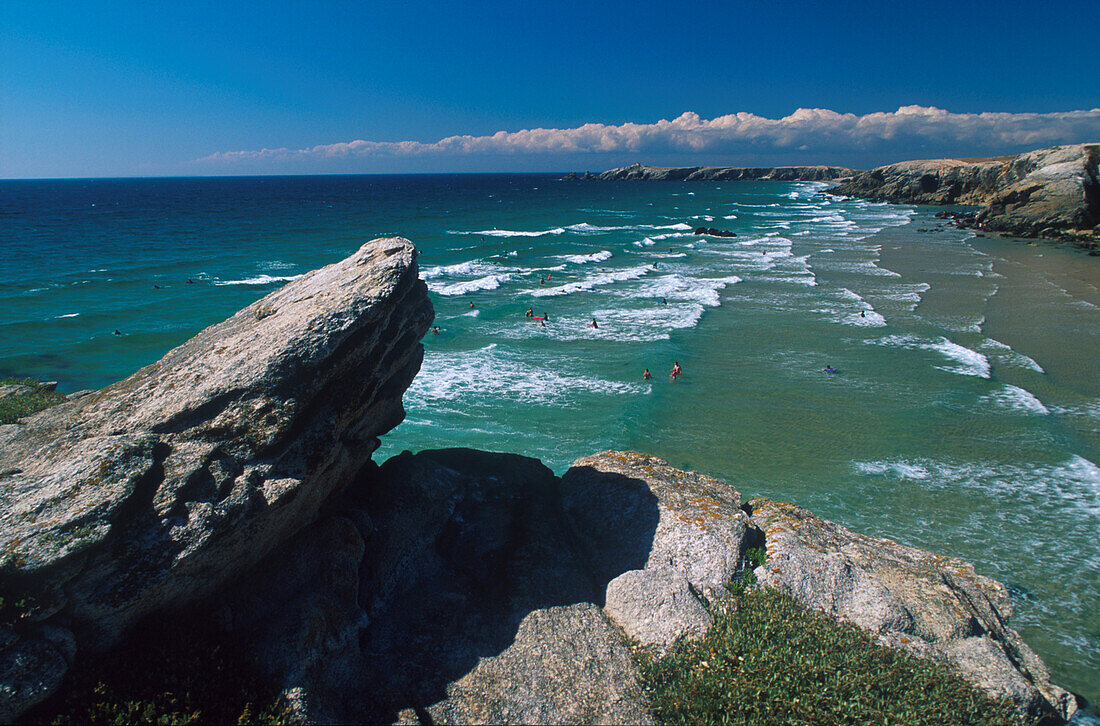 Meer und Küstenlandschaft im Sonnenlicht, Halbinsel Quiberon, Bretagne, Frankreich, Europa