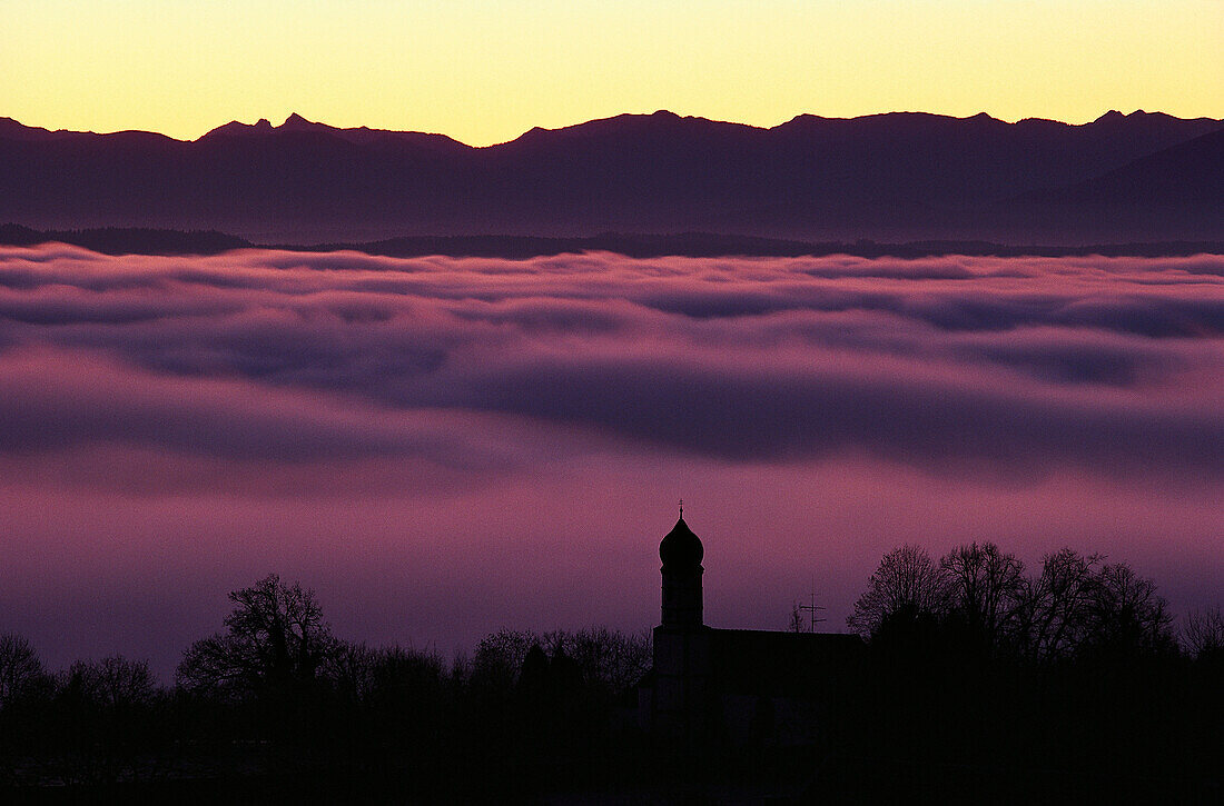 Ilkahöhe, Starnberger See im Nebel, Bayern, Deutschland