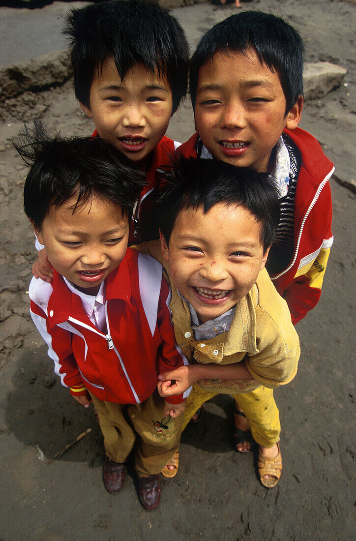 Group of chinese children, Yangtsekiang, China, Asia