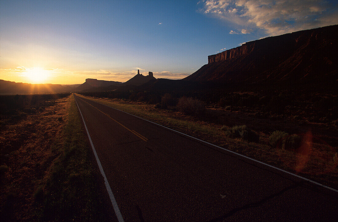 Strasse, Monument Valley Arizona, USA