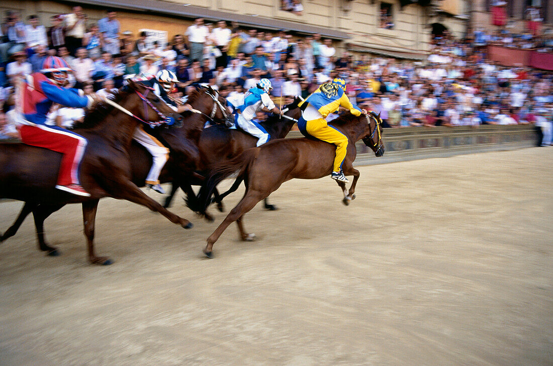 Palio, Pferderennen, Festival auf der Piazza del Campo, Siena, Toskana, Italien