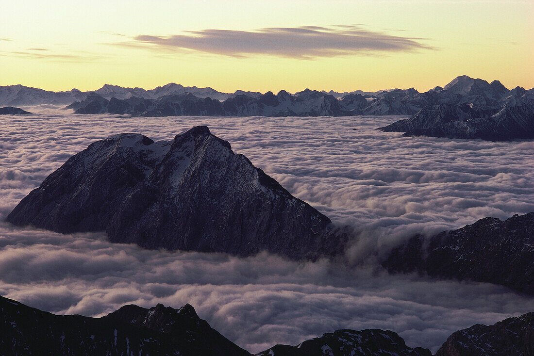 Summits in clouds, Panoramic view